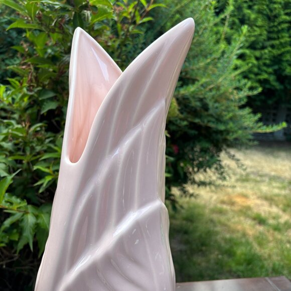 Vintage Pastel Pink Ceramic Leaf Vase Large Sculptural Retro Pottery Home Decor - Picture 8 of 14